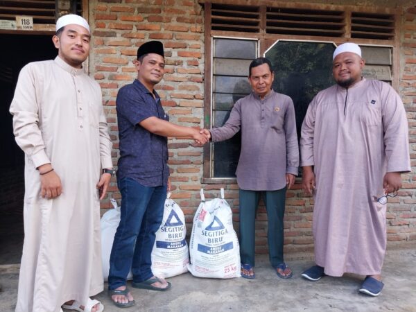 Penyerahan Zakat Fitrah di Desa Sipapaga